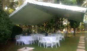 Pin De Nuestra Fiesta Locacao Em Nuestra Fiesta Tendas Para Eventos Cadeira De Madeira Dobravel Festas E Eventos