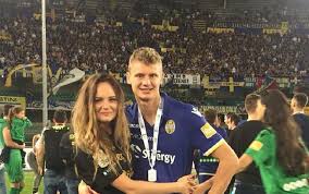 Paweł marek dawidowicz (born 20 may 1995) is a polish professional footballer who plays for italian club verona and the poland national team as a defender. Byl Nazywany Polskim Hummelsem Teraz Robi Furore Wlosi Pod Wrazeniem Pilka Nozna Sport Pl