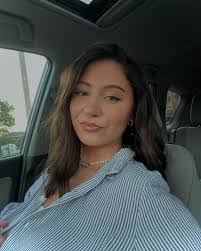 Ashlee Barton's Instagram, Twitter & Facebook