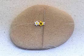 Just be sure to pay attention to the size of the beads and stringing cord before you purchase the supplies. How To Make A Daisy Chain Beading Stitch