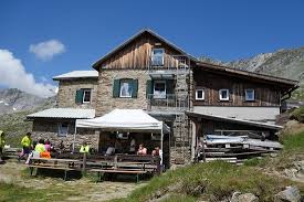 Über den wolken, auf 1.300 meter genießen sie sagenhaftes gipfelkino an der sonnigsten lage im tauferer ahrntal. Ahrntal Birnluckenhutte Picture Of Valli Di Tures E Aurina Cadipietra Tripadvisor