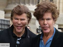 August 1949) sind französische zwillingsbrüder, . Igor Et Grichka Bogdanoff Suspectes De Tentative D Escroquerie Ils Se Disent Victimes D Une Realite Parallele Voici