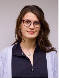 Paula Mangold's Instagram, Twitter & Facebook