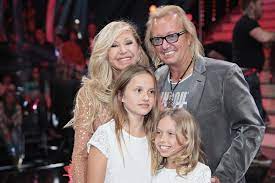 Sie bringt mich zum lachen was würde ich nur ohne meine schwester machen❤️ davina geiss. Carmen Geiss Im Kreis Ihrer Liebsten Mit Ehemann Robert Und Den Beiden Tochtern Davina Shakira Li Und Shania Tyra Maria
