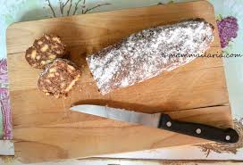 Per preparare il salame al cioccolato senza uova iniziate a tritare il cioccolato (dovrà essere un tipo di cioccolato fondente non superiore al 70%) 1. Salame Al Cioccolato E Cocco Senza Uova Ilaria Zizza