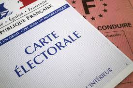 Il est tout à fait possible d'avoir une carte bancaire à partir de douze ans chez la plupart des banques traditionnelles. Obtenir Une Carte Electorale