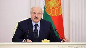 Hundreds of people have been arrested in belarus following a fourth consecutive weekend of protests against president alexander lukashenko. Belarus Lukashenko Holds Talks With Detained Rivals News Dw 10 10 2020