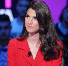 قصة نجاح الفنانة كارمن بصيبص بدئا من صور اطلالاتها حتي زواجها the success story of carmen bsaibes starts from the photos of beauty face beauty carmen