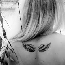 Tatouage cou homme hipster tattoo nuque la nuque est un des endroits du corps les plus populaires pour un tatouage. Epingle Sur Idees Tatouages