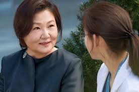 Profil Kim Hae Sook, Ibu Andrea di 'Hospital Playlist'