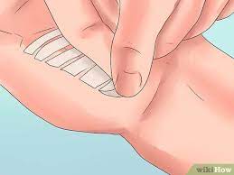 Wir haben alle gehört, dass der beste weg, ein pflaster zu entfernen, eine schnelle, ruckartige bewegung ist. Steri Strips Entfernen 9 Schritte Mit Bildern Wikihow