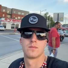 Aaron Delgado (@AaronDe84917516)