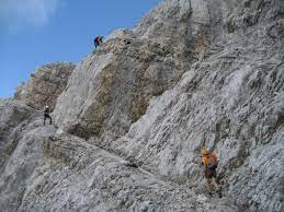 »alleghesi« nur mäßig schwierig, aber sehr lang, k3, »tissi« etwas anspruchsvoller, k4. Klettersteige Auf Die Civetta Und Moiazza Bergfuehrer Dolomiten