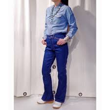 Best Shoe Styles To Wear With Bootcut Jeans Superior Clogs Casual Outfits For Moms Jeans Outfit Casual Bootcut Jeans