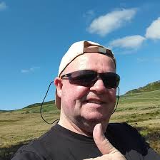 I think we all agree that comedies aren't what they used to be? But there  are some more recent ones (after 2010) out there which still make you  laugh. My favourites are: