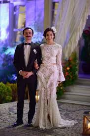 Sade, işlemesiz, dantelsiz bir gelinlik görmeye hasrettik. Istanbullu Gelin Icin Dikilen Gelinlik 10 Ustaya 1 Ayda Bitirildi Magazin Haberleri