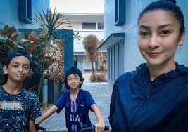 We did not find results for: Showbiz Responsibility Towards Kids Not Confined To Money Alone Rita Rudaini