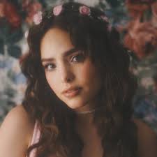 Con ese look Daniel Radcliffe se parece más a Harry Potter, que cuando  interpretó a Harry Potter.