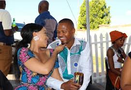 Presenter thando thabethe has come under fire for defending pearl thusi after a tweep complained about thusi hosting the roast of aka on wednesday. Thando Thabethe Denies She Is Back With Her Ex Fiance Sa411