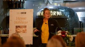 Gift ideas for holiday entertaining 9homes. Homestyle Dish Design Party Sparkles With Food Drink Decor And Gift Ideas