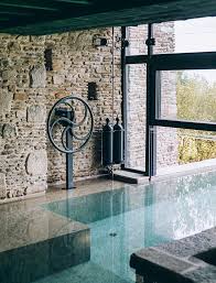 4 Adresses Incontournables En Bretagne Gite Bretagne Piscine Interieure Grange Cabanes De Piscine