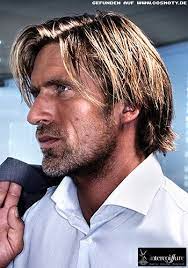 Frisuren lange haare männer haar frisuren männer coole frisuren frisuren haarschnitte surfer frisur halber pferdeschwanz kurze haare modell jungen haarschnitt. Frisuren Bilder Lassig Halblanges Haar Mit Hellen Surfer Strahnen Frisuren Haare