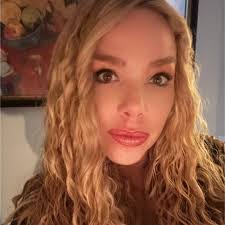 Leah Dickson's Instagram, Twitter & Facebook