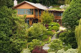 Bill gates è uno degli imprenditori più famosi e ricchi del mondo, e non a caso la sua villa è a dir la casa è interamente costruita con pannelli in legno e d è circondata da un ampio giardino con piante. La Casa De Madera De Bill Gates Canexel Casas De Madera