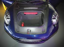 Pasukan kami tiba di lokasi dan pemeriksaan di bonet hadapan kereta itu menjumpai seekor ular jenis tedung selar seberat empat kilogram melingkar di bahagian bawah enjin kereta. Sports Selesa Metrotv