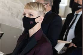 I fell in love with her sense of humor, her simplicity, and the natural way she relates to people, he says. Nu Aan Alle Zijkanten Opgeschoren Het Nieuwe Nog Kortere Kapsel Van Prinses Charlene Van Monaco