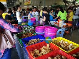 From about 12pm until his supply of the day runs out. Pasir Pinji Big Tree Yong Tau Foo Ipoh Perak