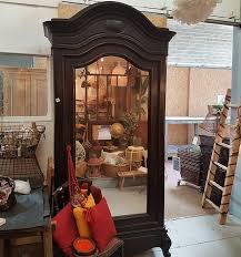 Une Valeur Sure La Bonnetiere Napoleon Iii A Retrouver Aux Puces Du Canal Le Hangar Allee D Info En Mp Envoi Bonnetiere Relooking Meuble Mobilier De Salon