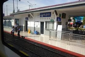Jaringan kereta api nasional (national rail) melayani rute sepanjang 10.072 mil (16.116 km) di pulau britania raya dan 189 mil (303 km) rute di irlandia utara, mengangkut lebih dari 18.000 penumpang dan dilalui oleh sekitar 1.000 kereta barang setiap. Menumpang Kereta In English How To Say Gerbong Kereta In American English And 15 More Useful Words