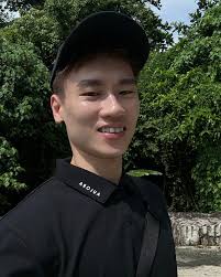 怕晒黑！但是又爱太阳🌞 夏天就是要晒，但要怎么不用晒黑呢？😁 要晒个健康的皮肤，防嗮的确非常重要‼️  #紫外线会破坏皮肤的胶原蛋白和弹性纤维，导致皱纹、细纹、皮肤松弛和色斑等老化迹象。 #紫外线