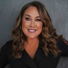 Renee Ross's Instagram, Twitter & Facebook