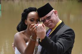 .raila gave senator isaac mwaura's at his wedding на v4k бесплатно. Isaac Mwaura Cbs Mp On Twitter A Photo Moment To Rekindle Memories Of 5yrs Ago When Mukami N I Said I Do Evergreen Park Complete With Our Fitting Wedding Outfits Glad