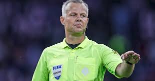 Björn kuipers is a dutch football referee. Sghqfot9z3dhhm