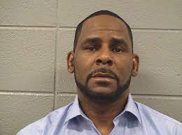 Kelly por amenazar en un cine que emitía su documental. Acusado De Abuso Sexual Cantor R Kelly Toma Segunda Dose De Vacina Contra Covid 19 Na Prisao Monet Noticias