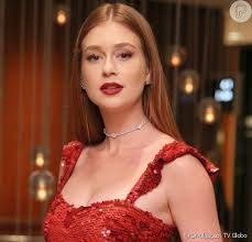 Marina ruy barbosa, wearing pink tshirt and long skirt, is seen before the christian dior show, on september 24, 2018 in paris, france. Marina Ruy Barbosa Passa Natal Com Os Pais E Usa Look Vermelho Trend Fotos Purepeople