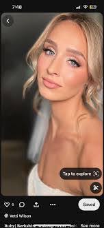 Cara Laughlin's Instagram, Twitter & Facebook