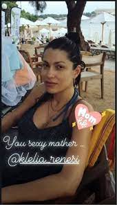 You don't have an instagram account? Klelia Renesh Pozarei Sthn Paralia Ena Mhna Meta Th Gennhsh Ths Korhs Ths Eikona