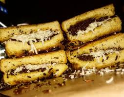 Roti bakar ini bisa dikonsumsi pada waktu pagi atau pun malam hari. Roti Bakar A W Roti Bakar Spesial Coklat Keju Hanya Facebook