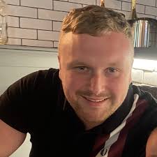 Stream Aaron Stott music