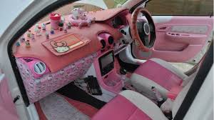 Tidak cuma dapat chattingan, media sosial juga dapat buat saling kirim data penting seperti gambar, video. Hello Kitty Dan Kaum Hawa Sukar Dipisahkan Gempak