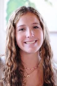 Ella Dowd's Instagram, Twitter & Facebook