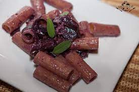 La mia semplicissima versione della classica vellutata di carote, realizzata però con le carote viola, un colore fantastico, e perfetta per. Rigatoni Rummo Con Carote Viola E Stracchino Senza Lattosio La Forchetta Sull Atlante