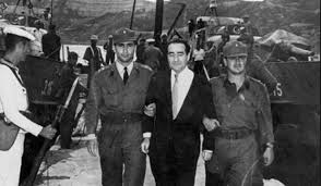 Kara kuvvetleri komutanı cemal gürsel 3 mayıs 1960 tarihinde savunma bakanı ethem menderes'e bir mektup yazmıştır ve mektuptan sonra 5 mayıs 1960. 27 Mayis 1960 Da Yapilan Askeri Darbenin Ayak Sesleri