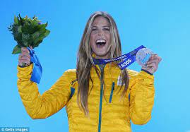 With a strong and highly anticipated us team of gretchen bleiler, hannah teter and kelly clark, as well as aussie double corker torah bright and even gbs own lesley mckenna representing. Winter Olympic Snowboarder Torah Bright Is A Beach Girl Daily Mail Online