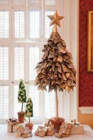 Dekorasi hari raya natal belum lengkap rasanya tanpa kehadiran pohon natal. 12 Cemara Bohongan Dari Benda Di Sekitar Untuk Dekorasi Natal Nggak Perlu Beli Yang Mahal