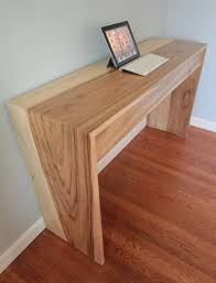 Looking For Cheap And Easy Furniture And Home Decor Ideas Or Perhaps You Ve Got An Old Pile Of Wooden Pall Wood Desk Design Wood Computer Desk Bookcase Design